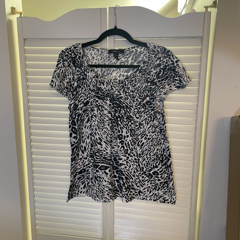 Black and White Ruffled Graphic Blouse